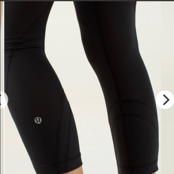 Lululemon Run: Inspire Crop II
Black / Quilt Spring 14-26 - Picture 2 of 10